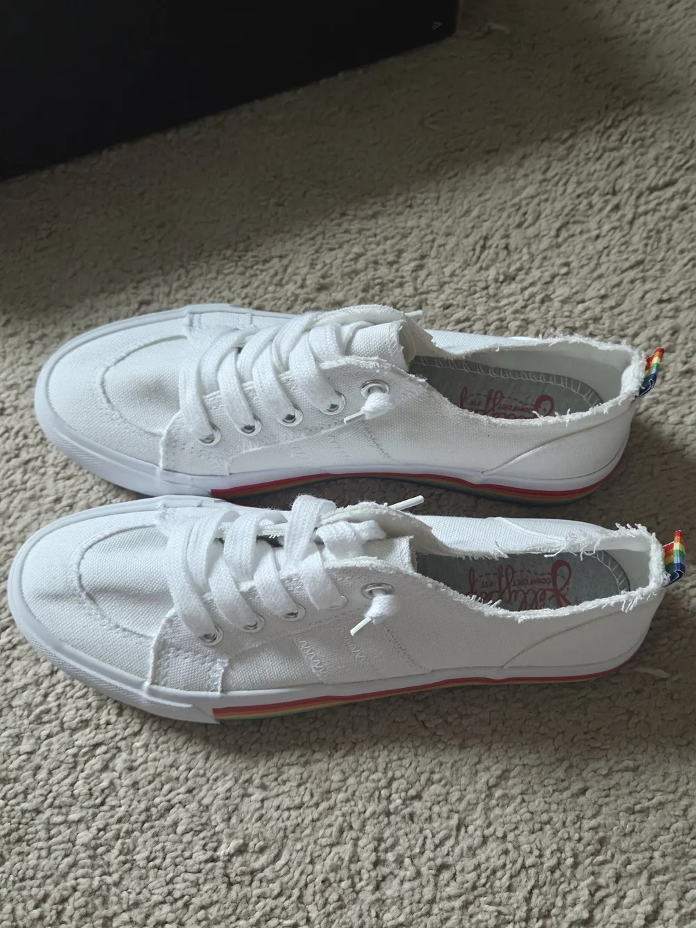 Jellypop White Canvas Slip On Sneakers Rainbow Stripe Midsole Size 7 Women's